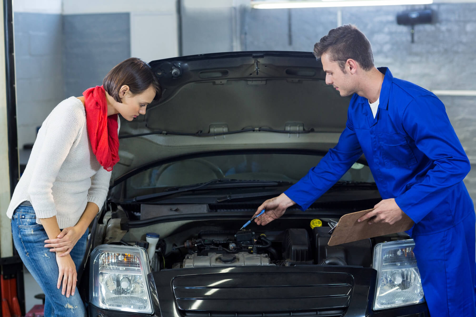 mechanic-showing-customer-problem-with-car